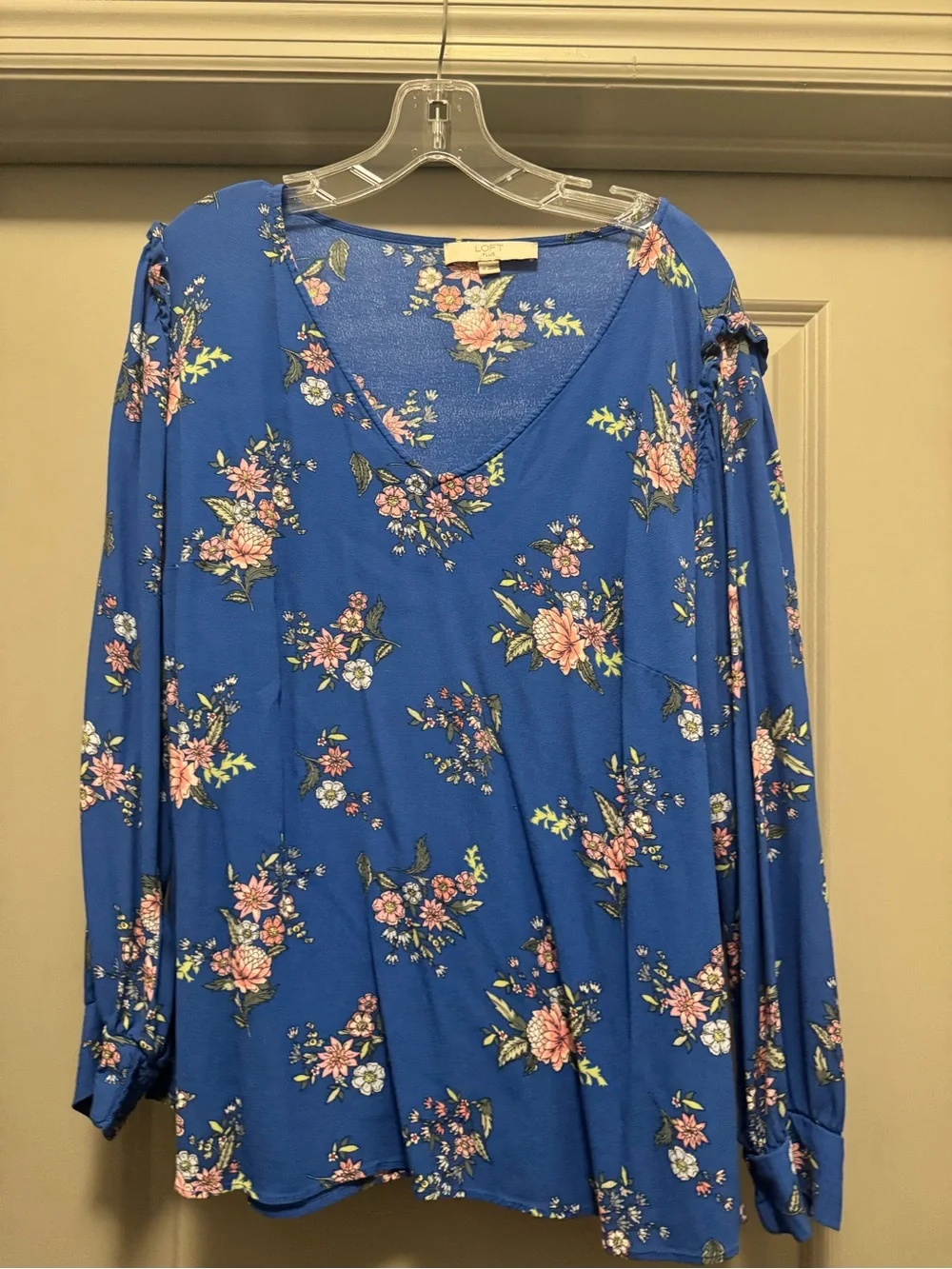 Loft PLUS SIZE 18 Floral Ruffle V-Neck Long Puff Sleeve Blouse in Royal Blue